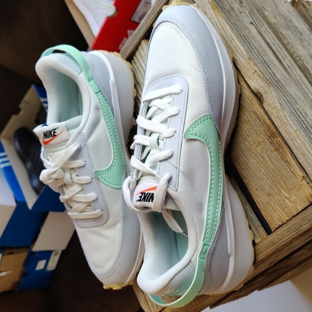 Nike Waffle Debut white mint foam men's size 9